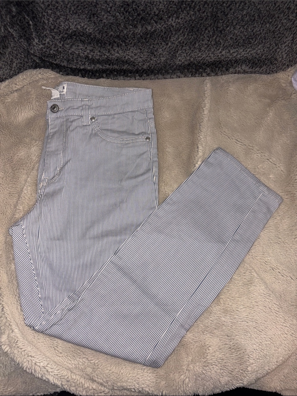 H&M LOGG Slim Fit Cropped Leg Seersucker Jeans, Size 10